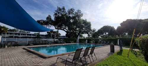Southern Oaks Inn, Pool