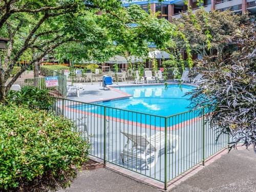 University Place Hotel & Conference Center, Pool