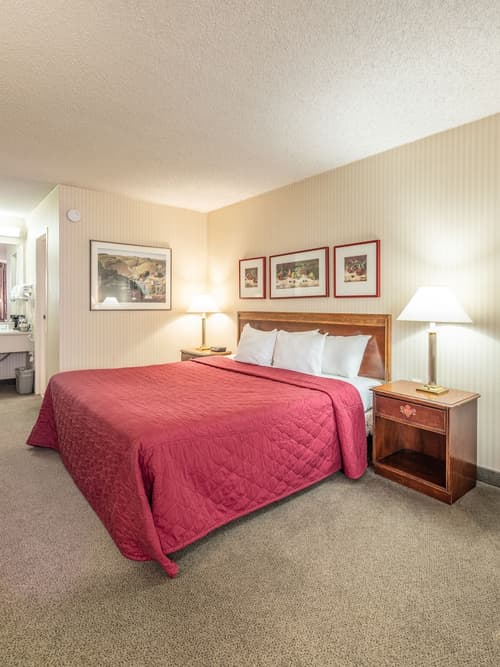 University Place Hotel & Conference Center, Room