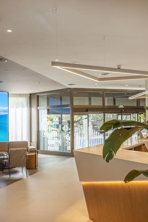 Hesperia Sant Just, Reception