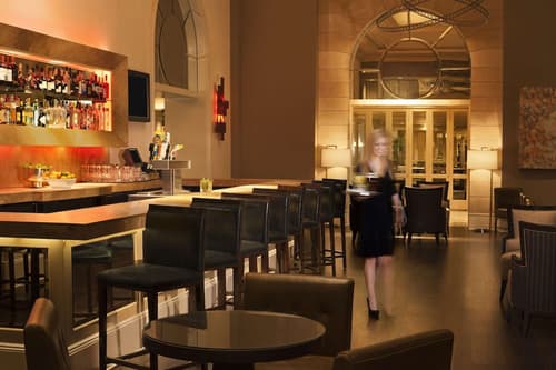 Fairmont Dallas, Lobby