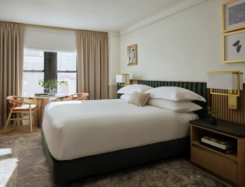 70 Park Avenue, Room