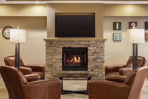 AmericInn by Wyndham Madison West, Lobby