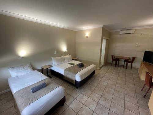 Pine Tree Motel, Room