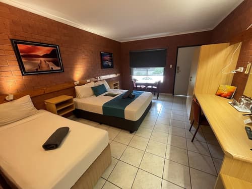 Pine Tree Motel, Room