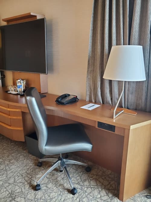 Crowne Plaza Toronto North York by IHG, Room