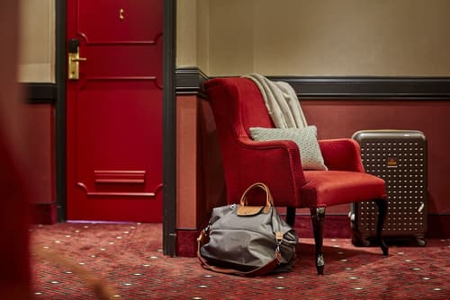 Carlton Ambassador Hotel, Lobby sitting area