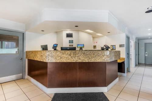 MainStay Suites St. Louis - Galleria, Lobby