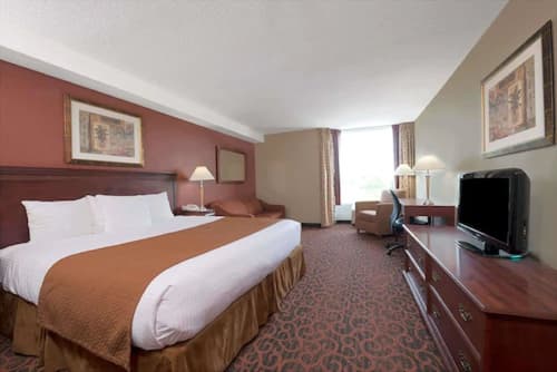 Ramada by Wyndham Niagara Falls/Fallsview, Room