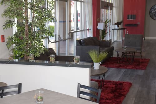 Ramada by Wyndham San Diego National City, Lobby sitting area