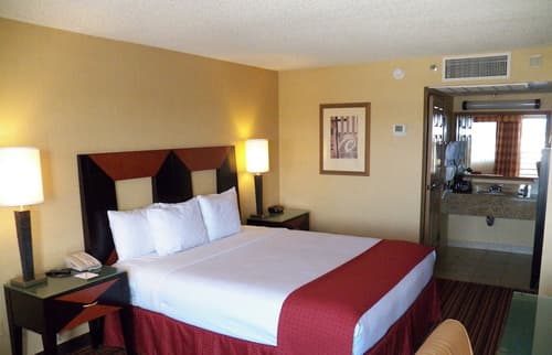 Ramada by Wyndham San Diego National City, Room