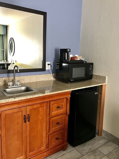 Days Inn & Suites by Wyndham East Flagstaff, Room