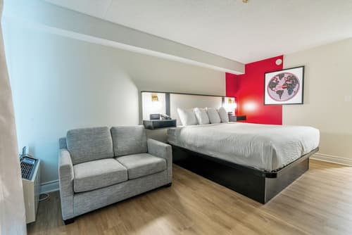 Ramada by Wyndham Kingston, Room