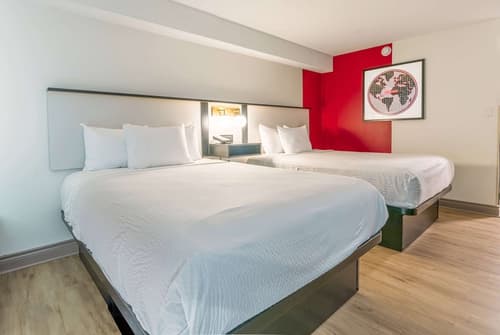 Ramada by Wyndham Kingston, Room