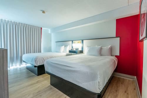 Ramada by Wyndham Kingston, Room