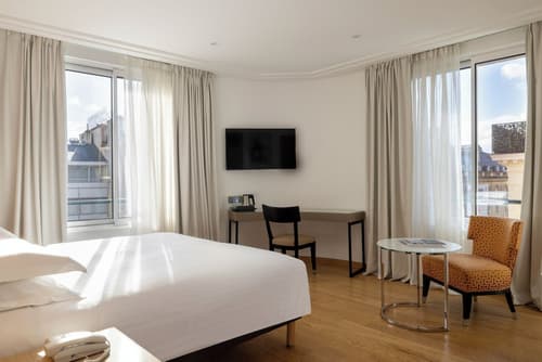 Hotel de Castiglione, Room