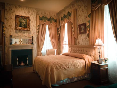 The Guest House Historic Mansion, Room