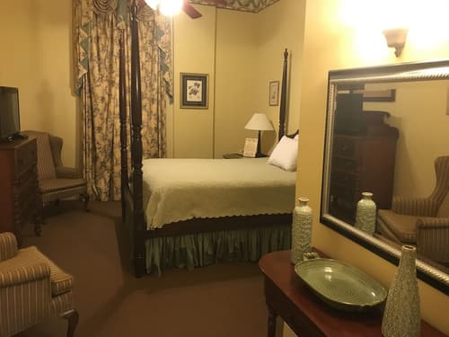 The Guest House Historic Mansion, Room