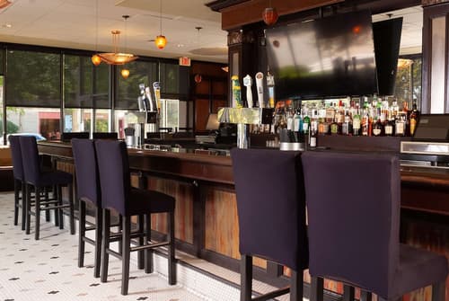 DoubleTree by Hilton Hotel Cleveland Downtown - Lakeside, Bar (on property)