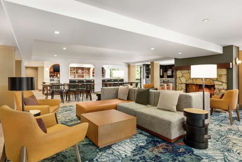 Hilton Garden Inn Monterey, Lobby