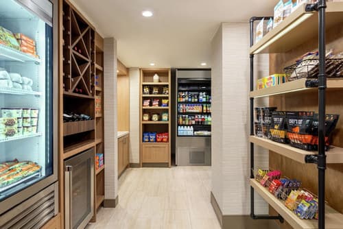 Hilton Garden Inn Monterey, Snack bar