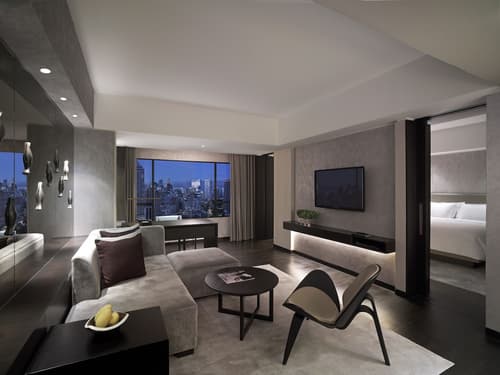 New World Makati Hotel, Room