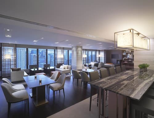 New World Makati Hotel, Room