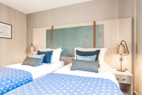 Palm Court Hotel, Room