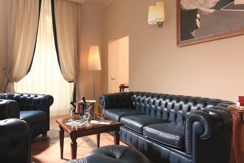 Kennedy Hotel, Reception