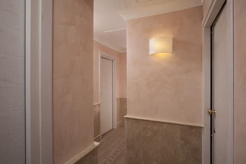 Kennedy Hotel, Reception