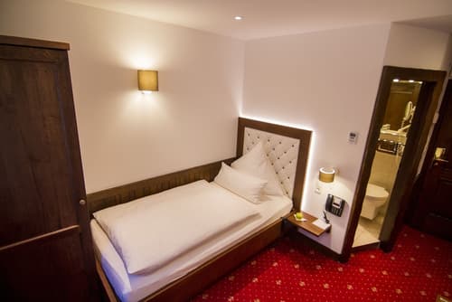 Zur Weinsteige, Room