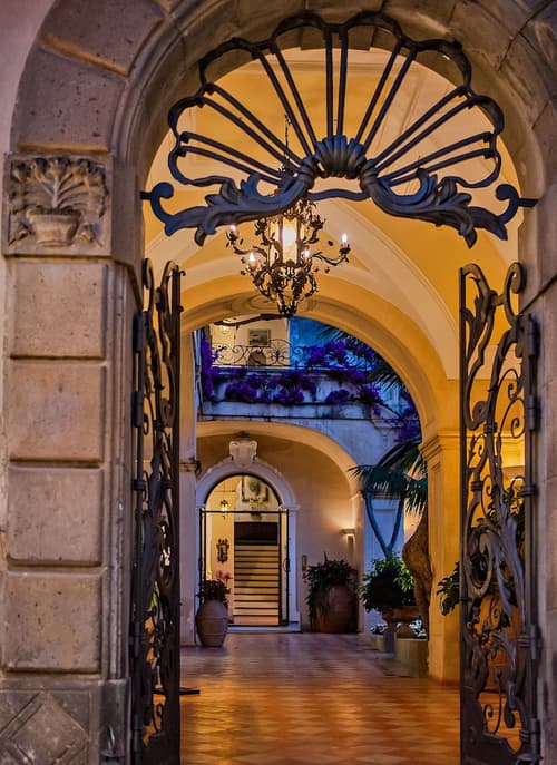Palazzo Murat Hotel, Interior entrance