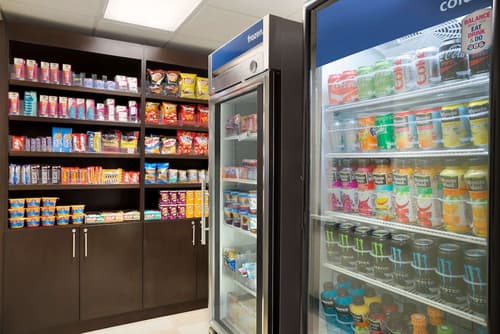 Hampton Inn Orlando International Drive Convention Center, Snack bar