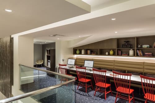 The Windsor Suites, Business center