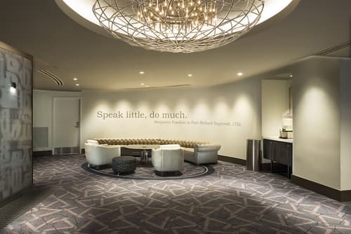 The Windsor Suites, Lobby sitting area