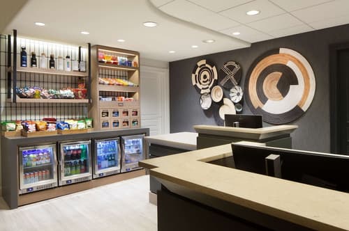 Hilton Santa Cruz/Scotts Valley, Snack bar