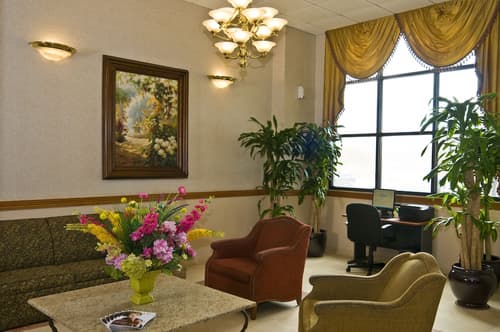 Meadowlands Plaza Hotel, Lobby sitting area