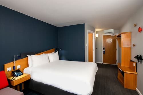Holiday Inn Express Manchester - Salford Quays by IHG, Room