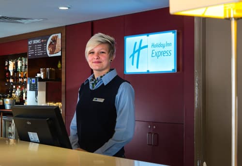 Holiday Inn Express Manchester - Salford Quays by IHG, Reception