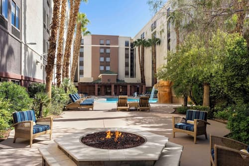 Hampton Inn Tropicana, Pool