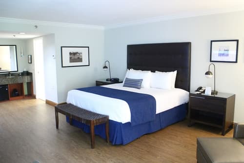 Miami Lakes Hotel, Room