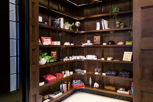 Dossier Hotel, Gift shop