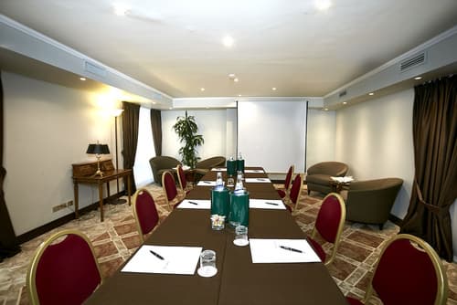 Sina De la Ville, Interior