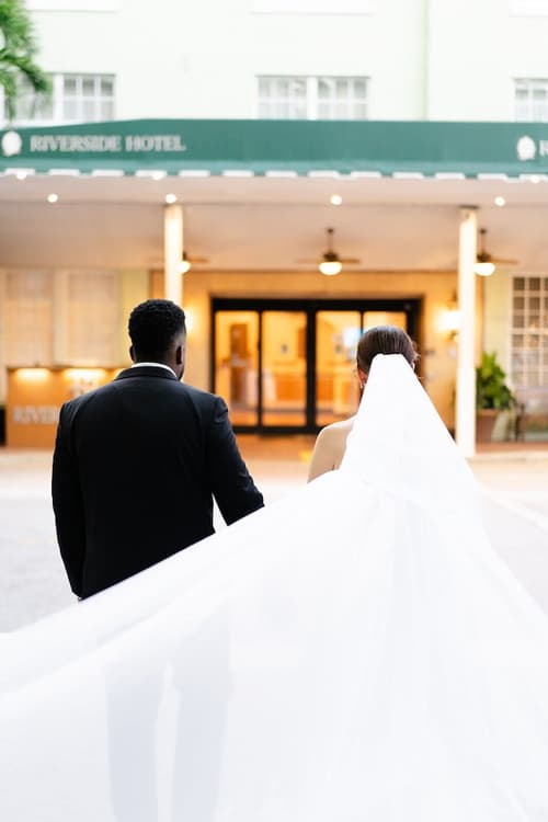 Riverside Hotel, Reception