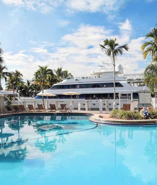 Riverside Hotel, Pool