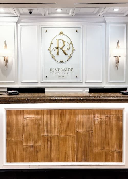 Riverside Hotel, Reception