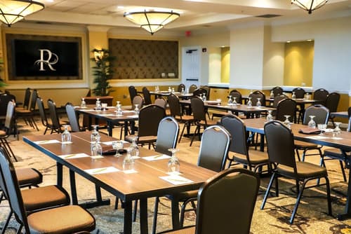 Riverside Hotel, Reception