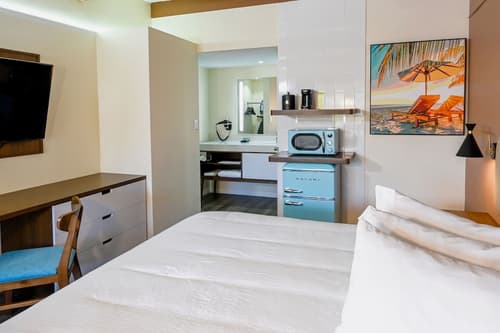 Golden Host Resort - Sarasota, Room