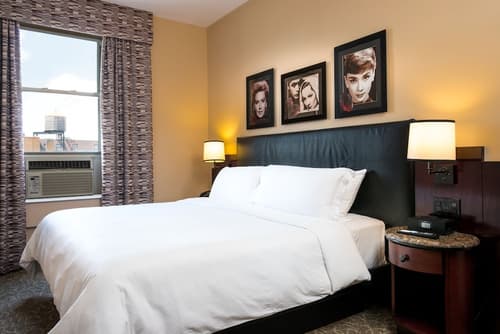 Washington Square Hotel, Room