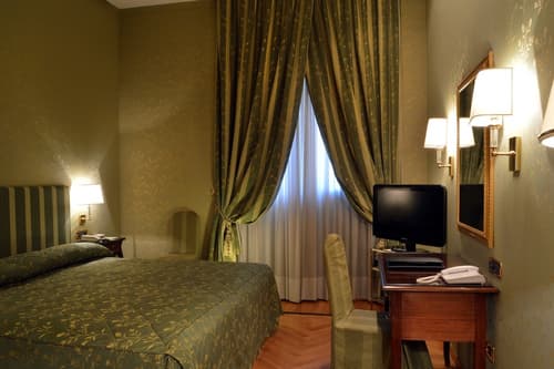 Grand Hotel Vesuvio, Room